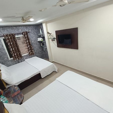 Treebo Yatri Grah Kshipra T Hotel ウッジャイン エクステリア 写真
