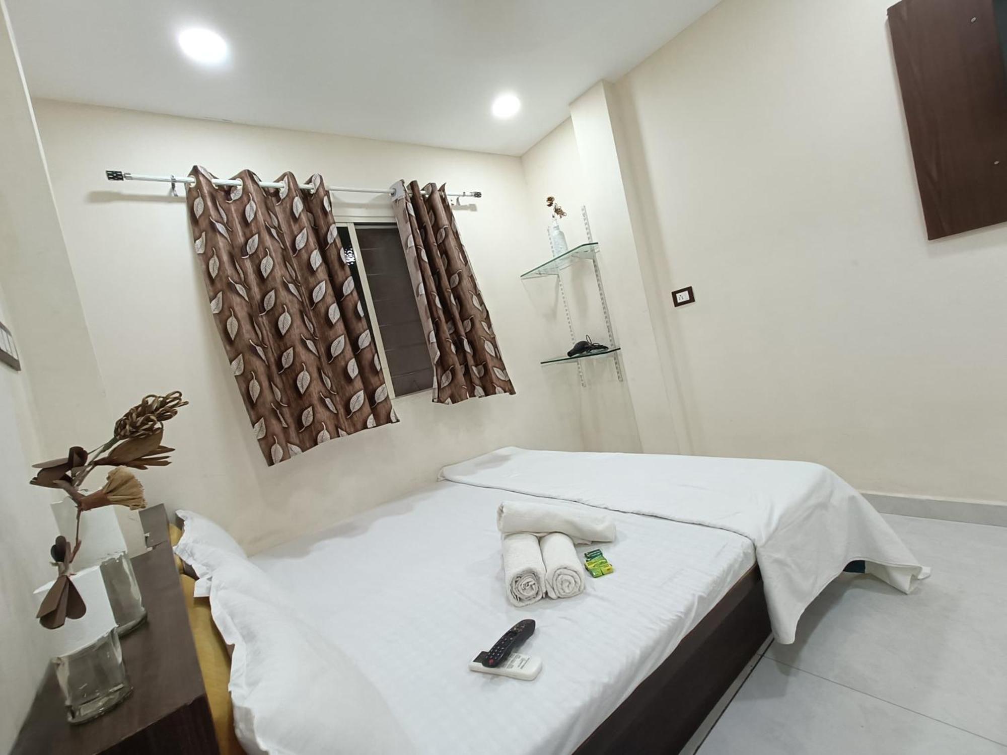 Treebo Yatri Grah Kshipra T Hotel ウッジャイン エクステリア 写真