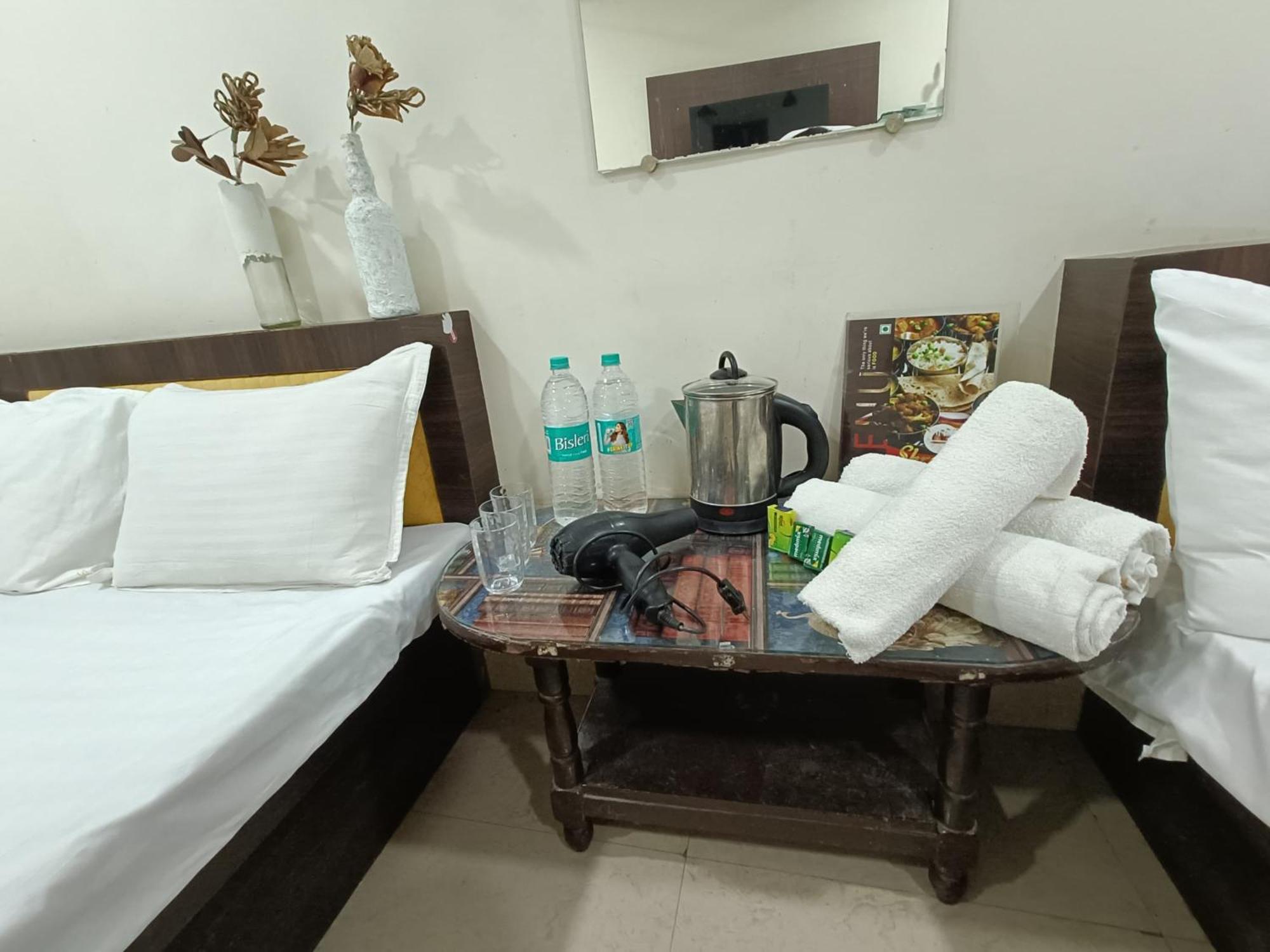 Treebo Yatri Grah Kshipra T Hotel ウッジャイン エクステリア 写真