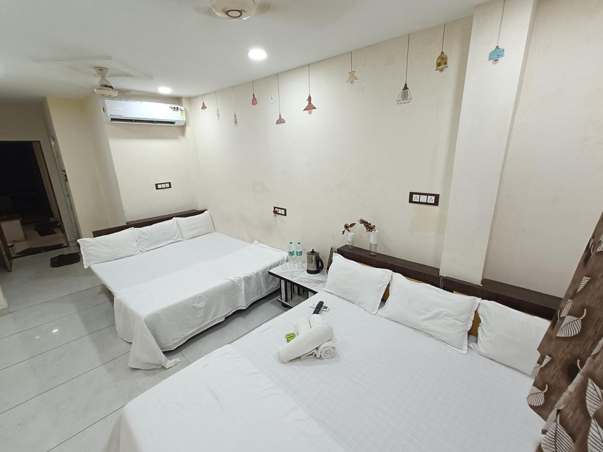 Treebo Yatri Grah Kshipra T Hotel ウッジャイン エクステリア 写真
