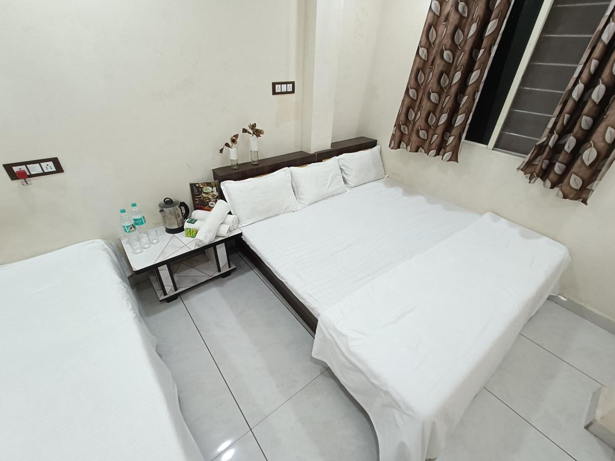 Treebo Yatri Grah Kshipra T Hotel ウッジャイン エクステリア 写真
