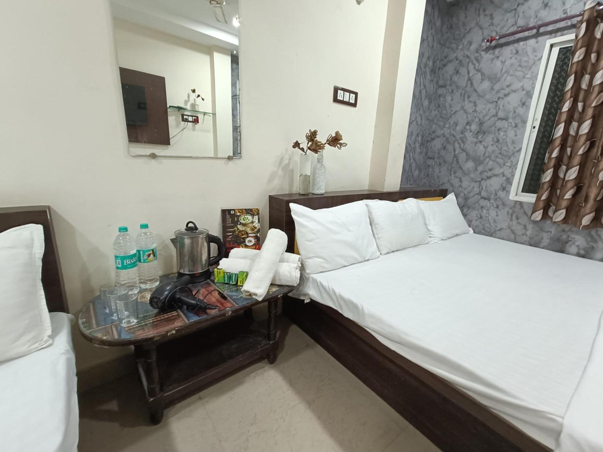 Treebo Yatri Grah Kshipra T Hotel ウッジャイン エクステリア 写真