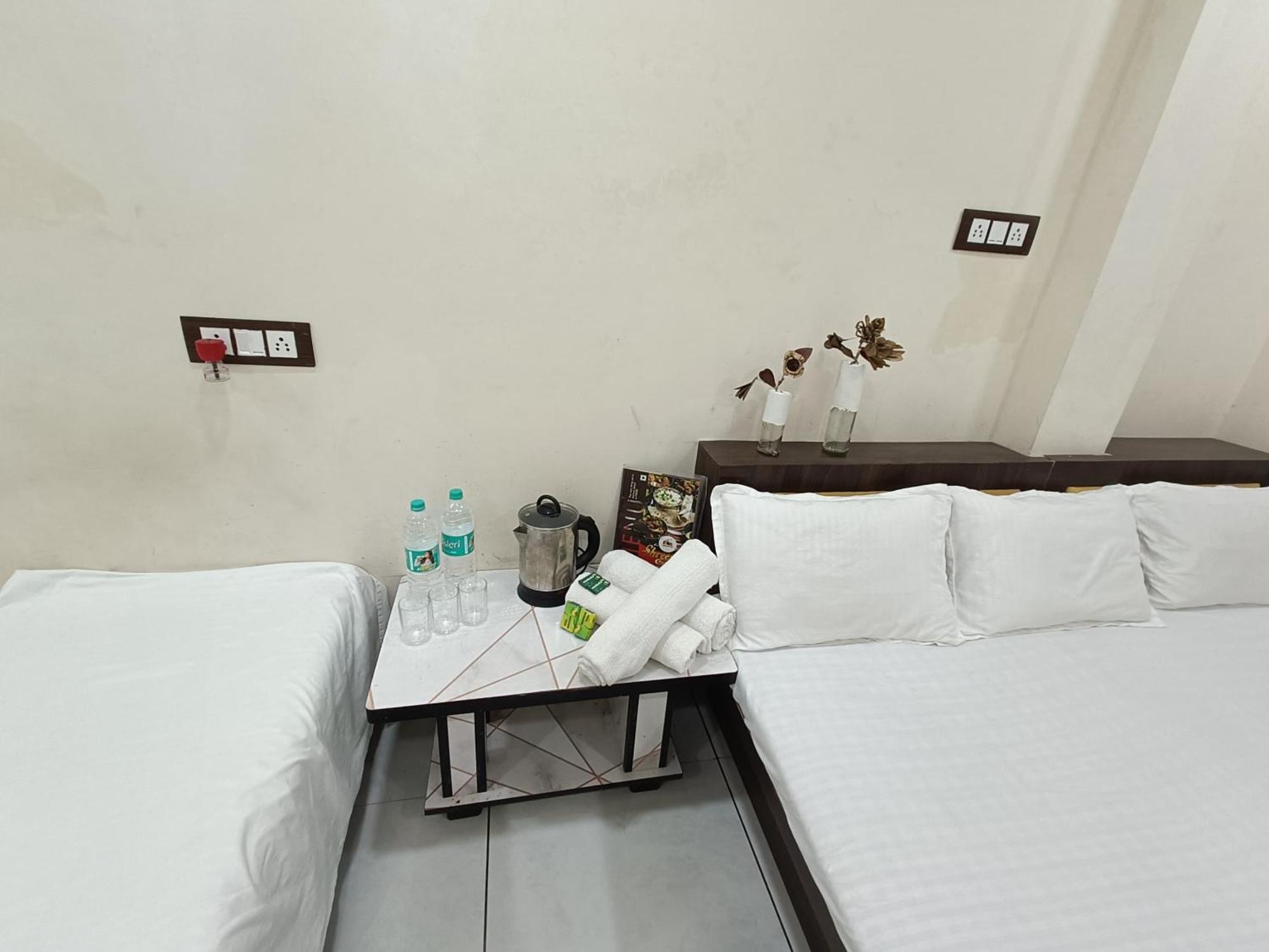 Treebo Yatri Grah Kshipra T Hotel ウッジャイン エクステリア 写真