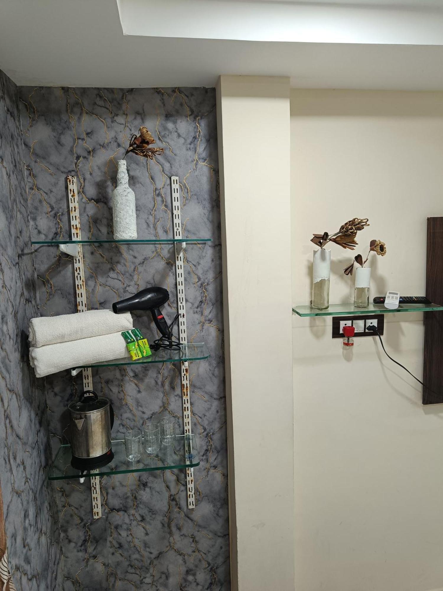Treebo Yatri Grah Kshipra T Hotel ウッジャイン エクステリア 写真