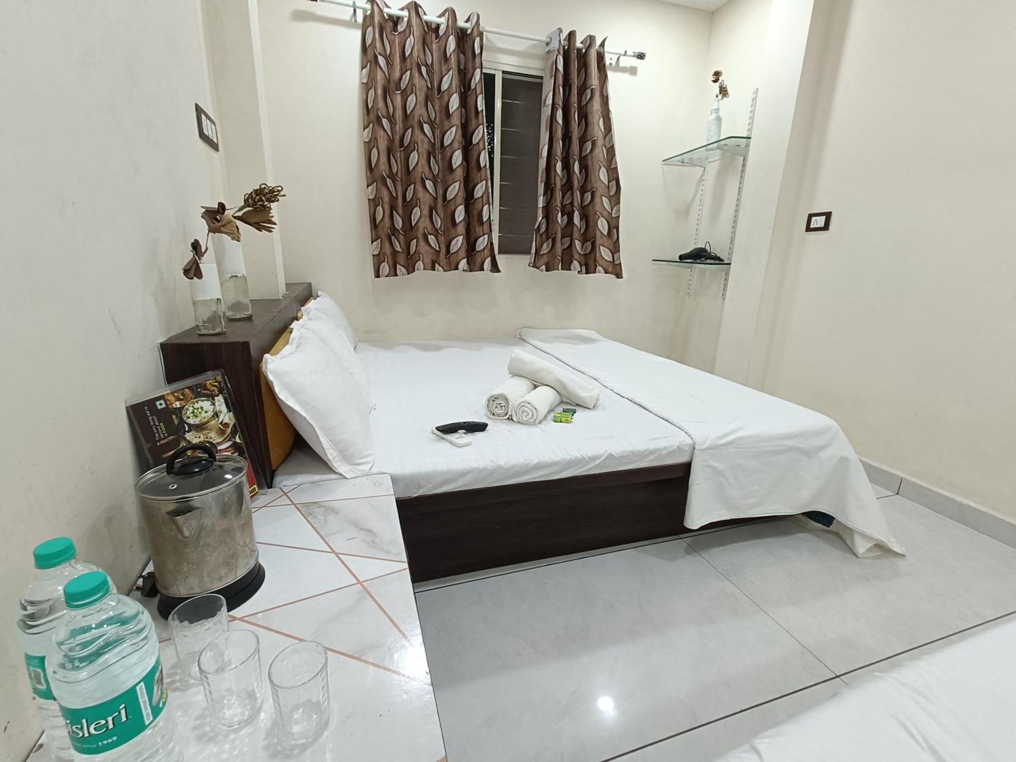 Treebo Yatri Grah Kshipra T Hotel ウッジャイン エクステリア 写真