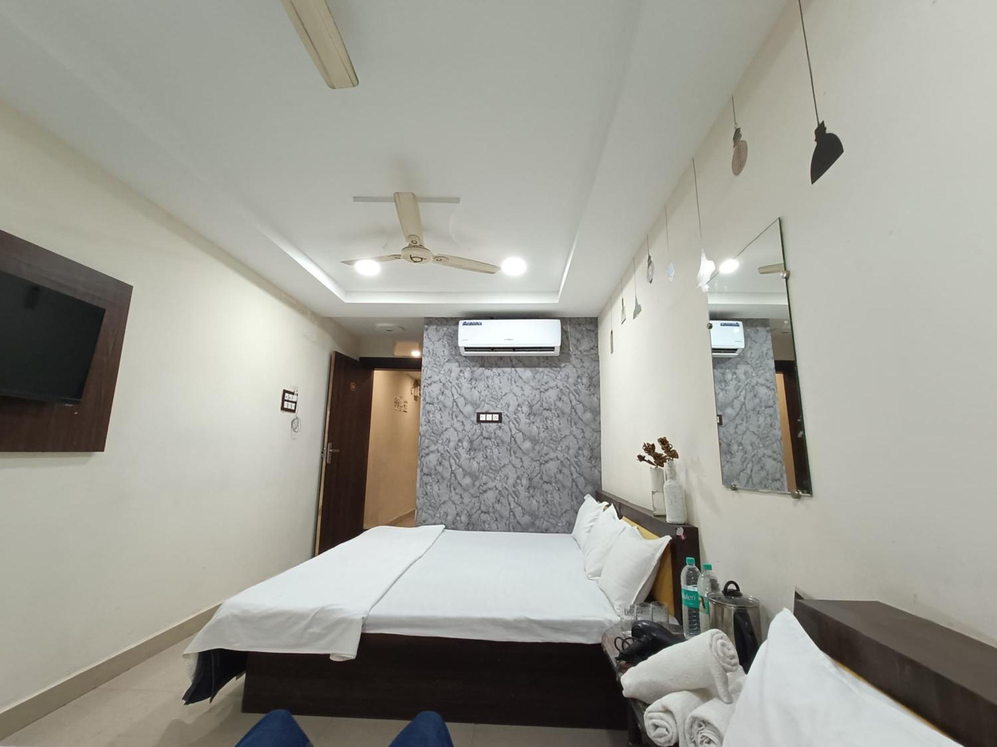 Treebo Yatri Grah Kshipra T Hotel ウッジャイン エクステリア 写真