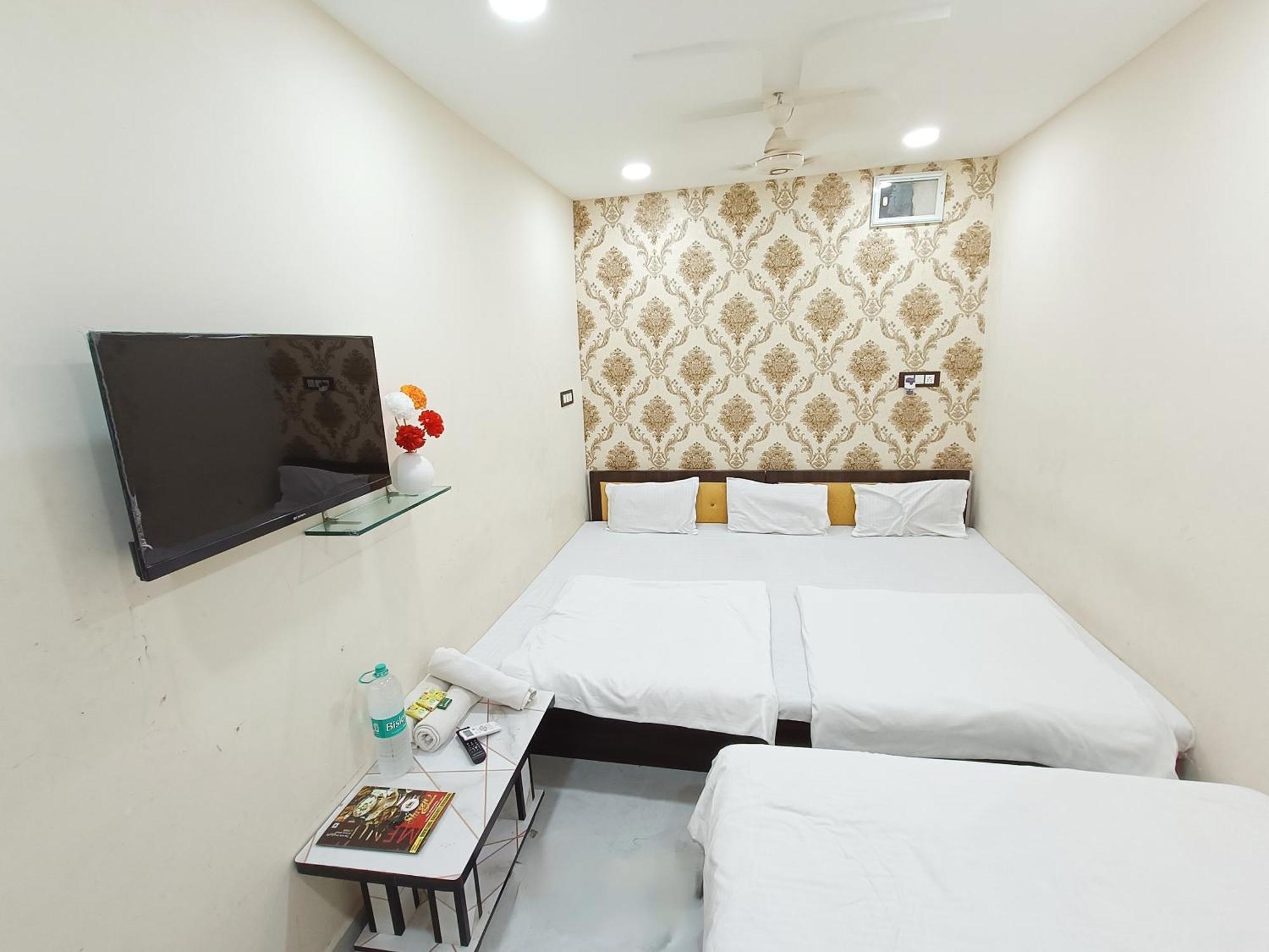 Treebo Yatri Grah Kshipra T Hotel ウッジャイン エクステリア 写真
